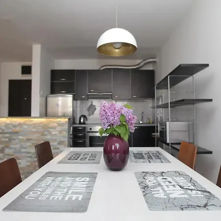 Apartment Heart Of The - 75sqm - Free Parking