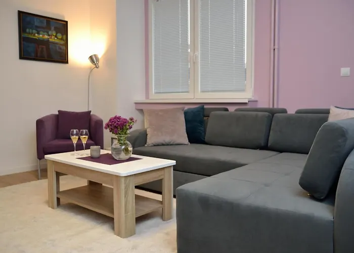 Apartment Heart Of The - 75sqm - Free Parking *