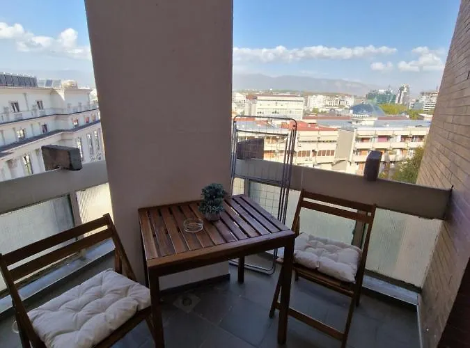 Heart Of The - 75sqm - Free Parking Apartment