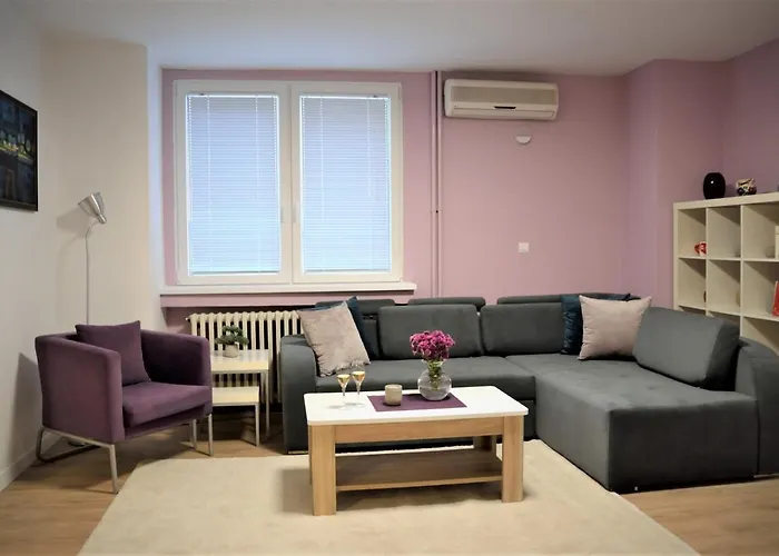 Heart Of The - 75sqm - Free Parking *