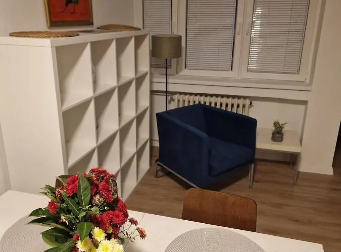 Heart Of The - 75sqm - Free Parking Apartment *