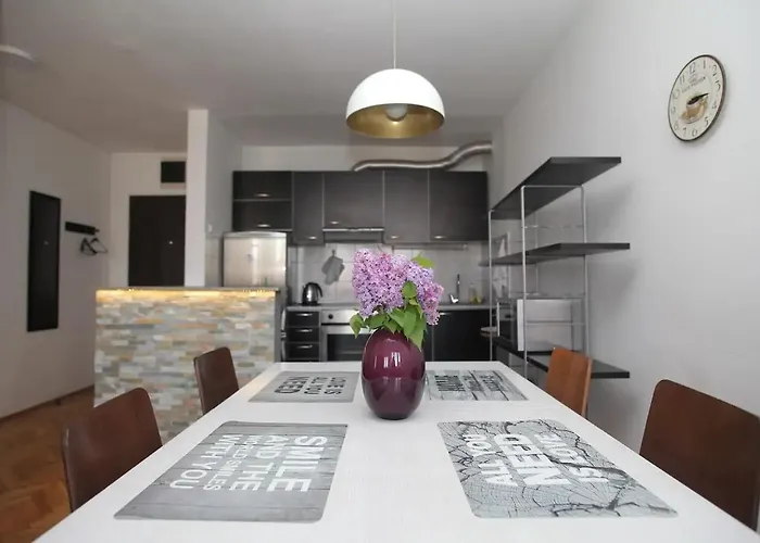 Apartment Heart Of The - 75sqm - Free Parking